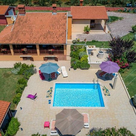 Villa Hacienda Rosemary à Muntić Extérieur photo