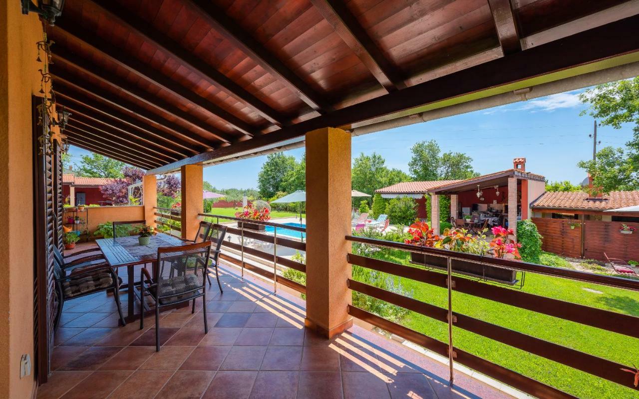 Villa Hacienda Rosemary à Muntić Extérieur photo