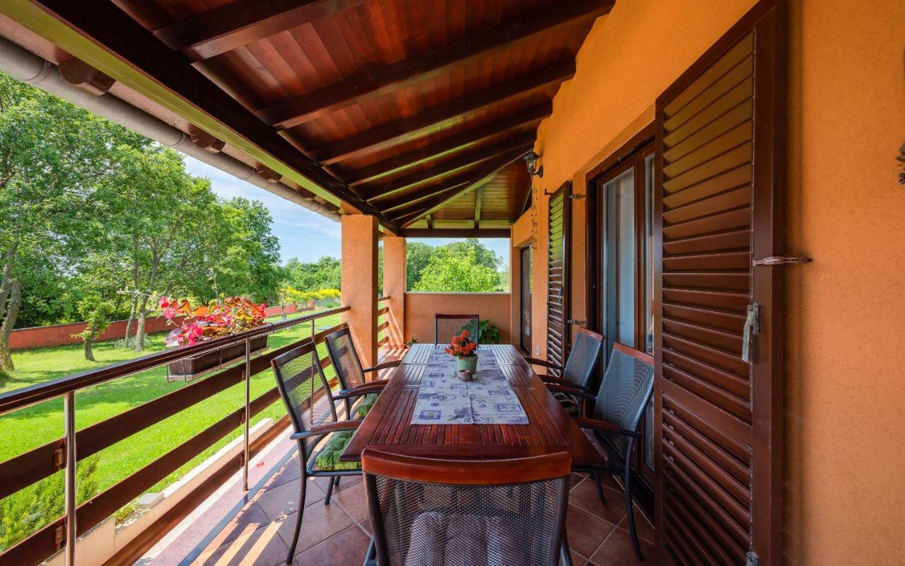 Villa Hacienda Rosemary à Muntić Extérieur photo