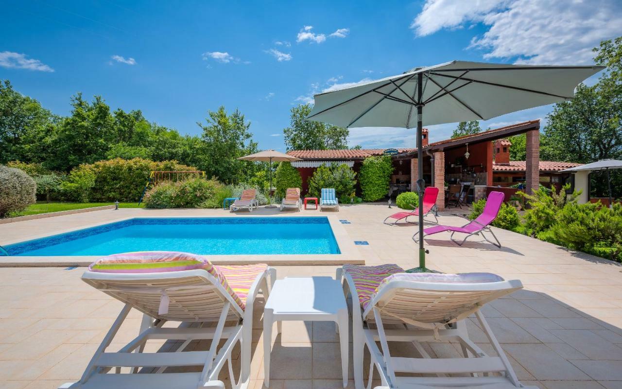 Villa Hacienda Rosemary à Muntić Extérieur photo