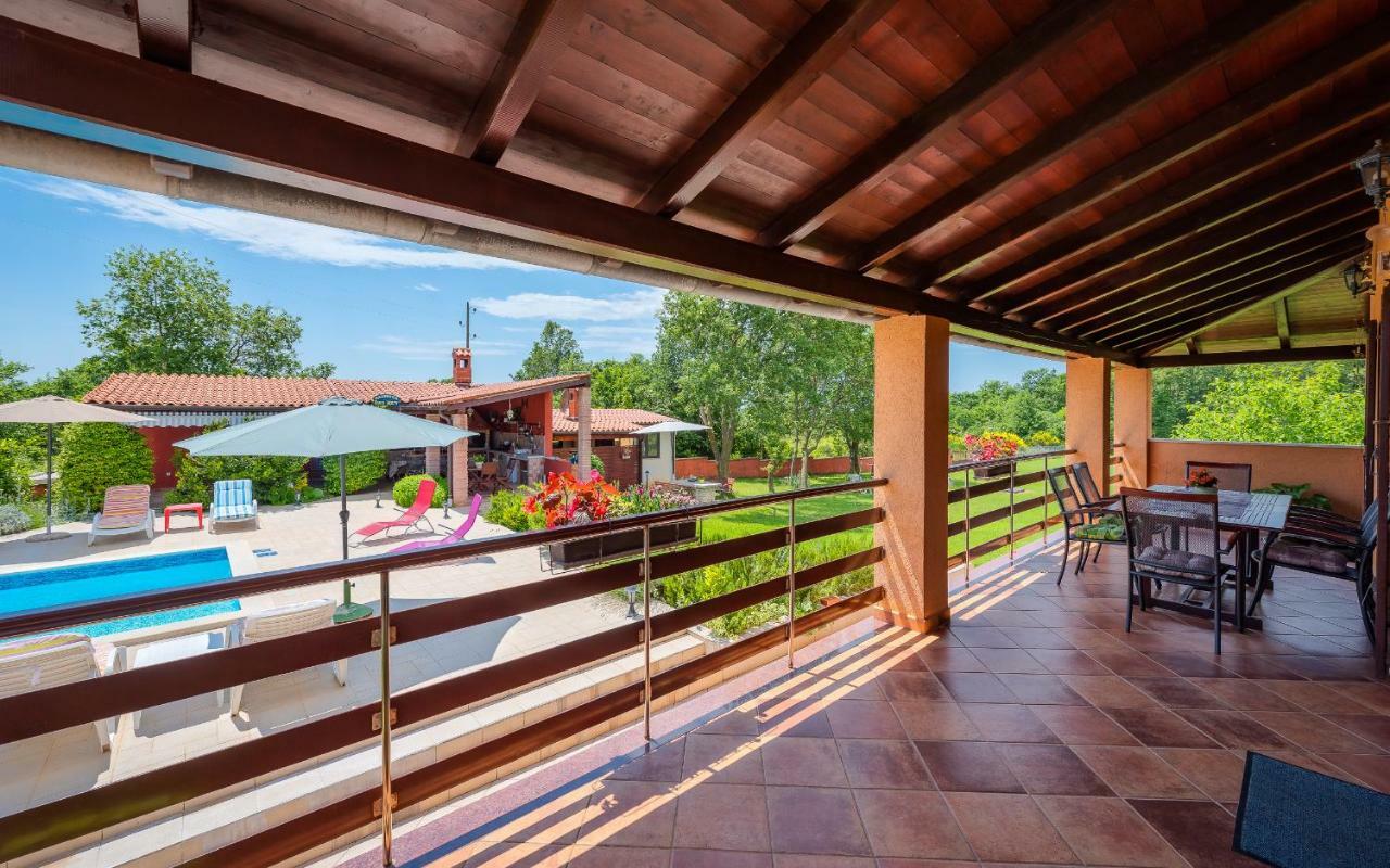 Villa Hacienda Rosemary à Muntić Extérieur photo