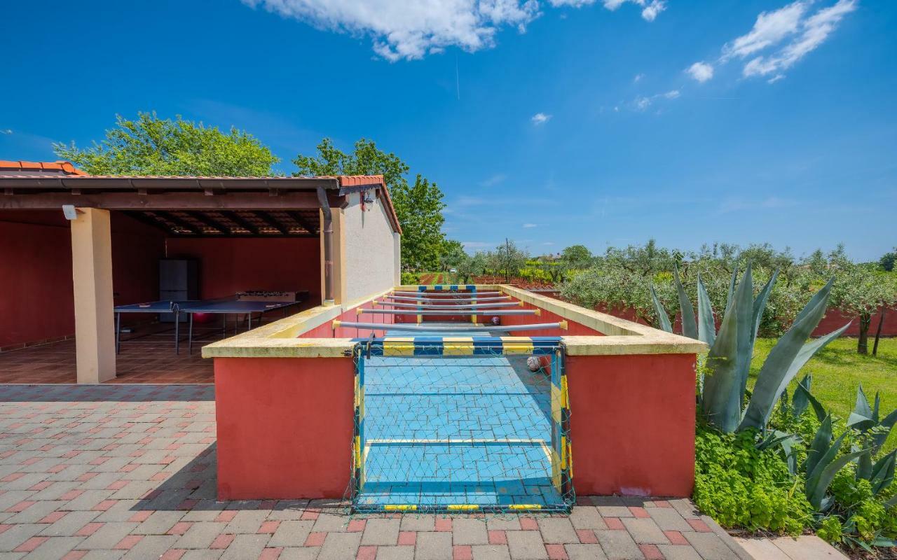 Villa Hacienda Rosemary à Muntić Extérieur photo