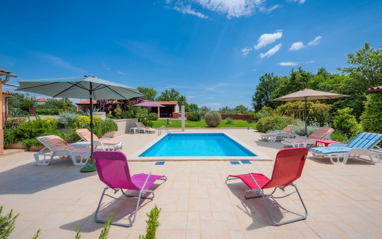 Villa Hacienda Rosemary à Muntić Extérieur photo