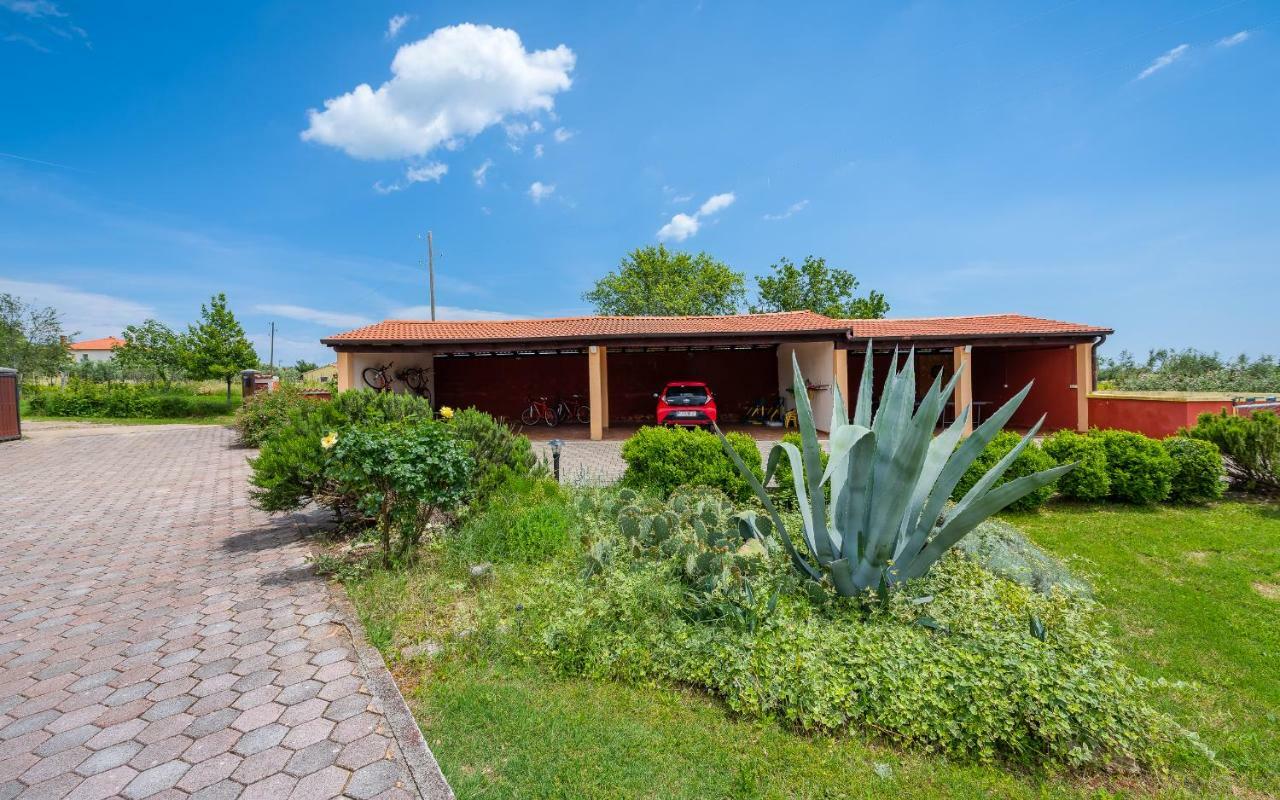 Villa Hacienda Rosemary à Muntić Extérieur photo