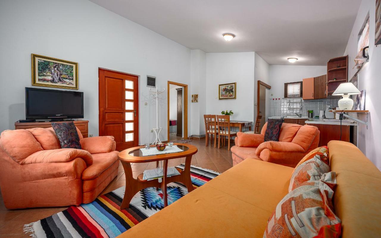Villa Hacienda Rosemary à Muntić Extérieur photo