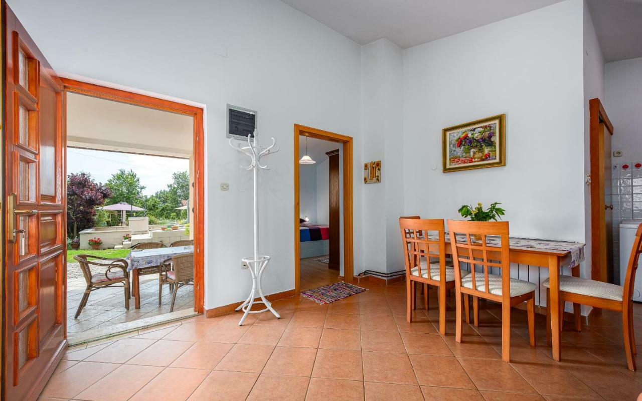 Villa Hacienda Rosemary à Muntić Extérieur photo