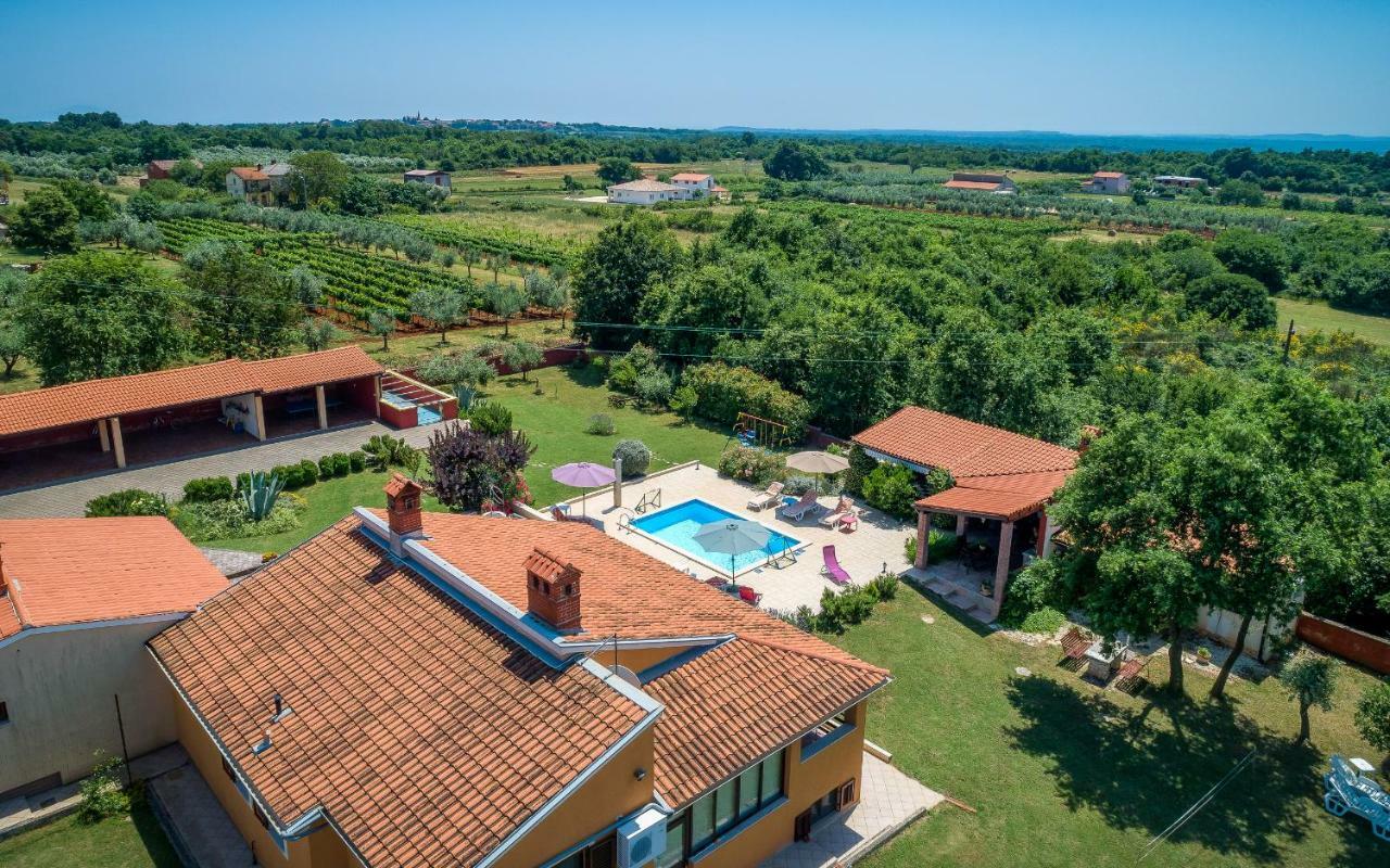 Villa Hacienda Rosemary à Muntić Extérieur photo