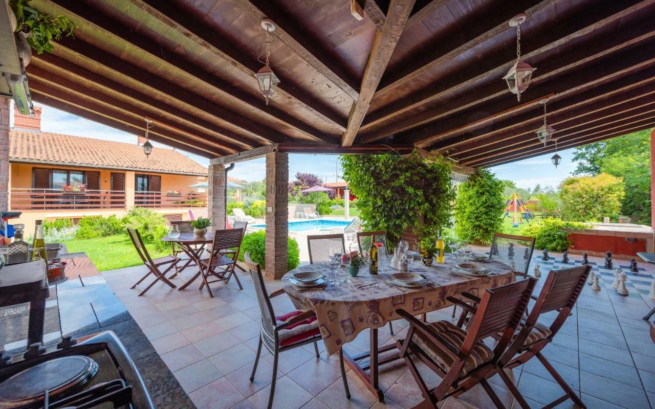 Villa Hacienda Rosemary à Muntić Extérieur photo