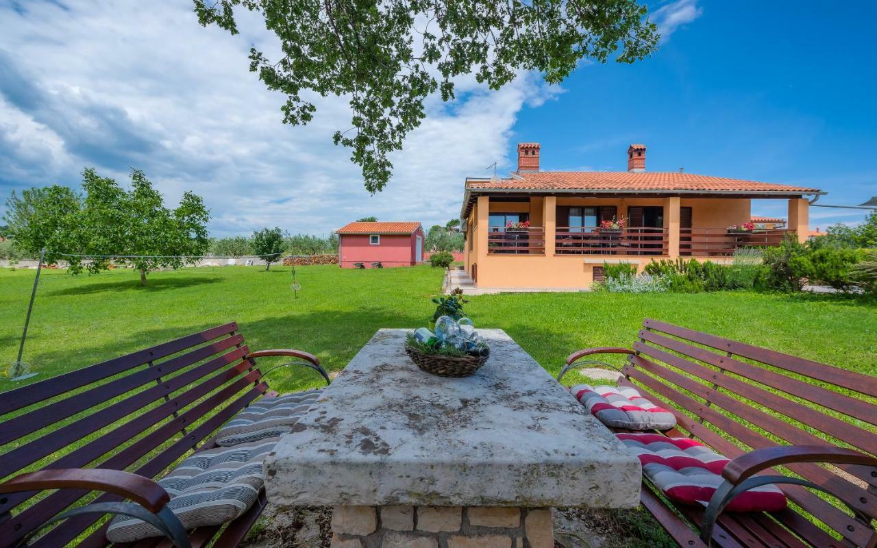 Villa Hacienda Rosemary à Muntić Extérieur photo