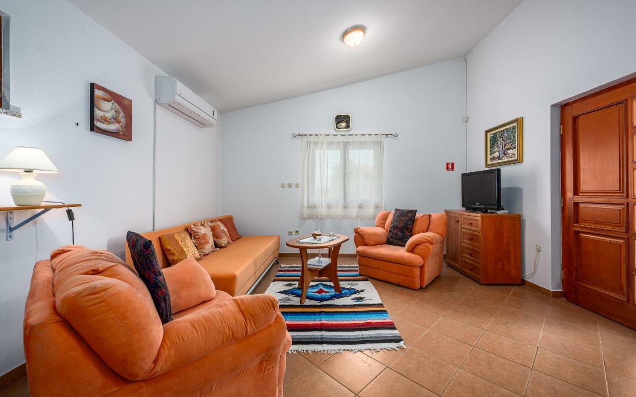 Villa Hacienda Rosemary à Muntić Extérieur photo