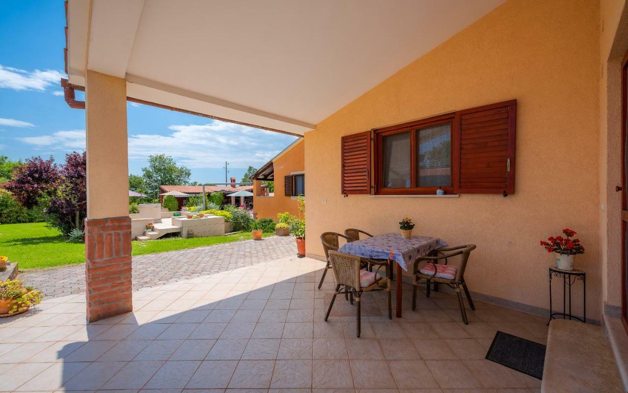 Villa Hacienda Rosemary à Muntić Extérieur photo