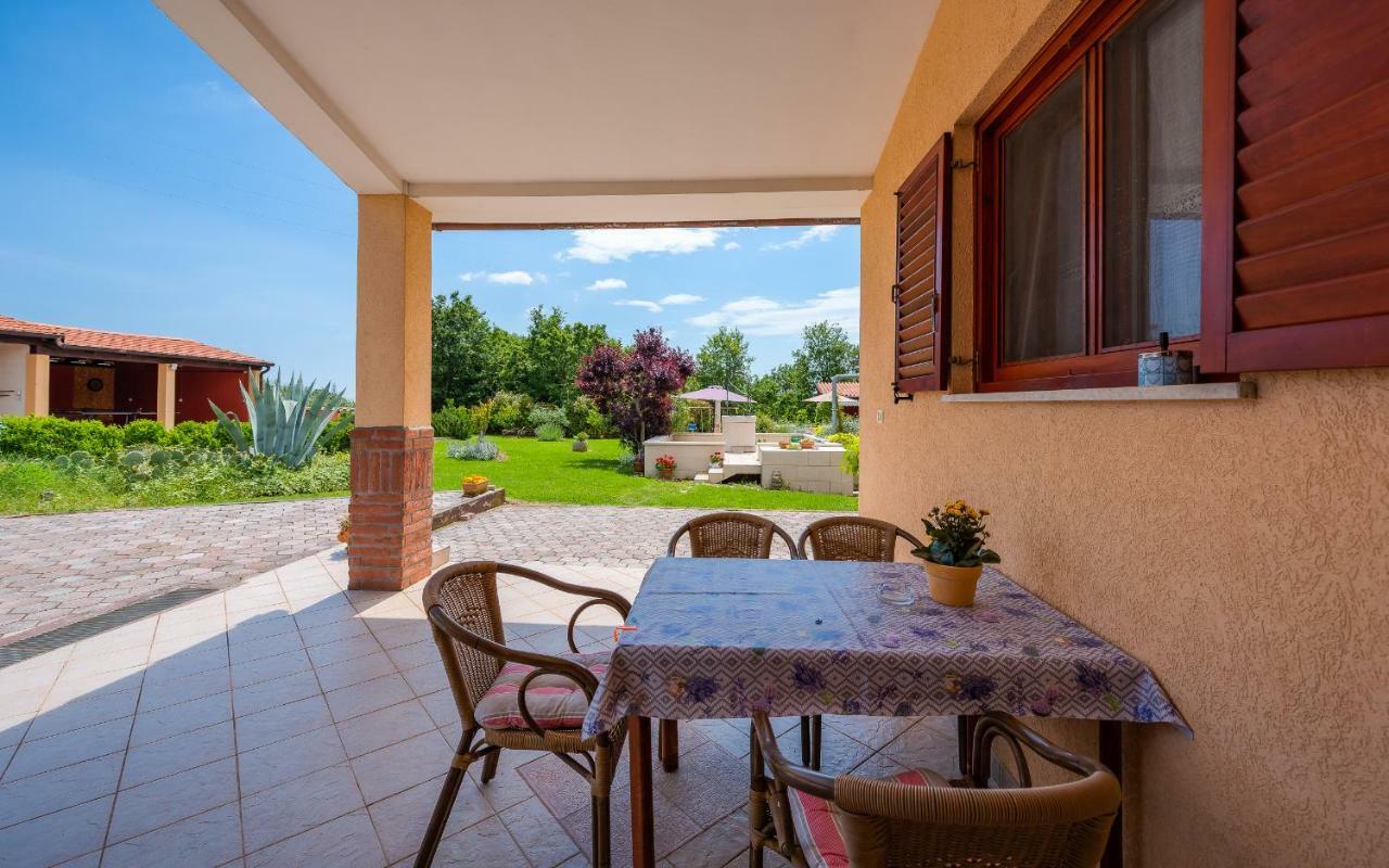 Villa Hacienda Rosemary à Muntić Extérieur photo