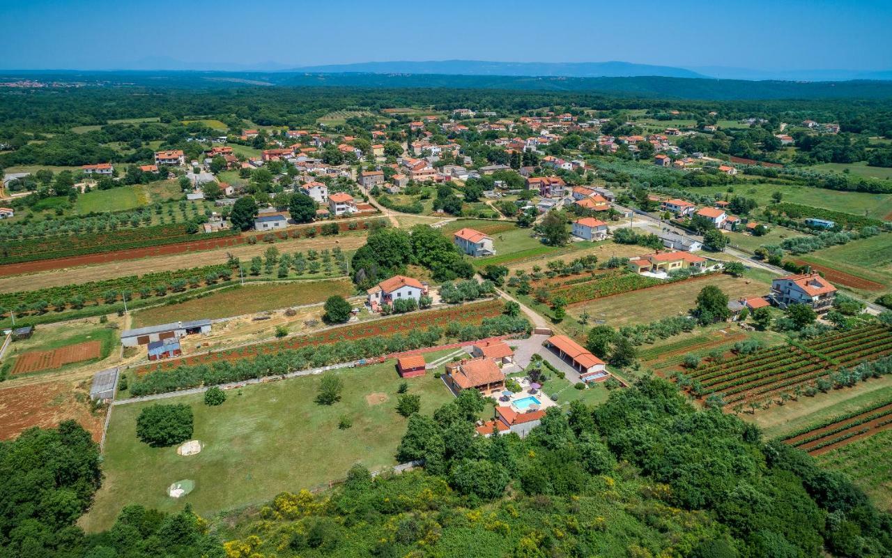 Villa Hacienda Rosemary à Muntić Extérieur photo