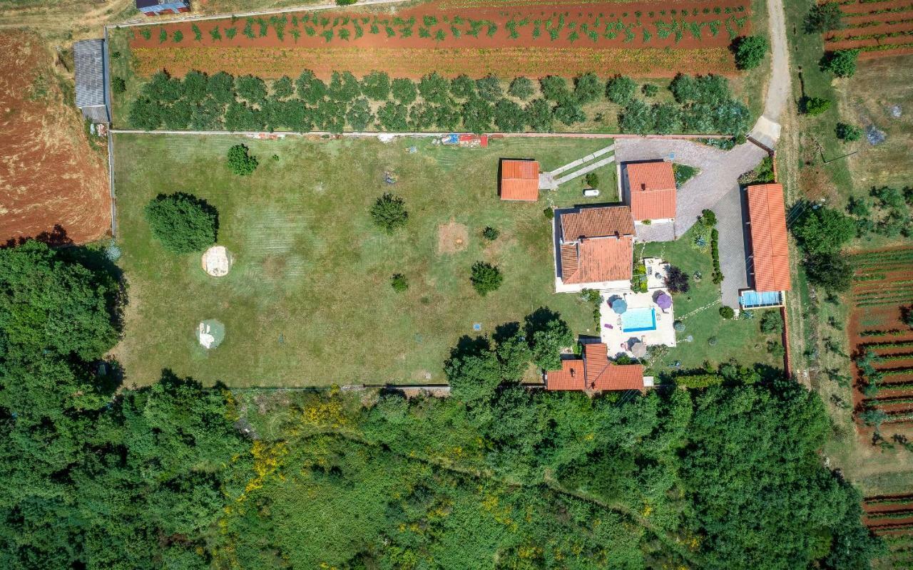 Villa Hacienda Rosemary à Muntić Extérieur photo