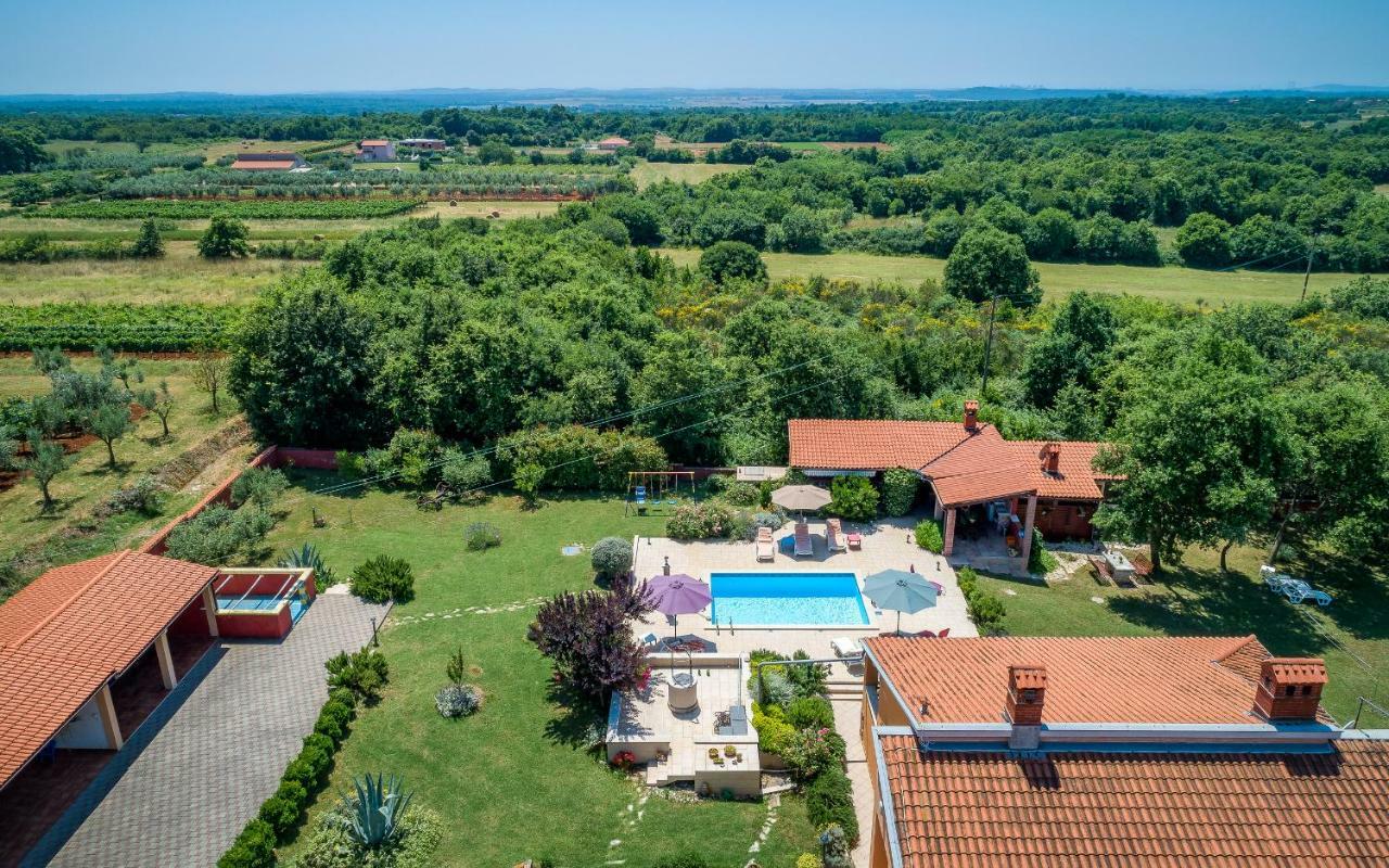 Villa Hacienda Rosemary à Muntić Extérieur photo