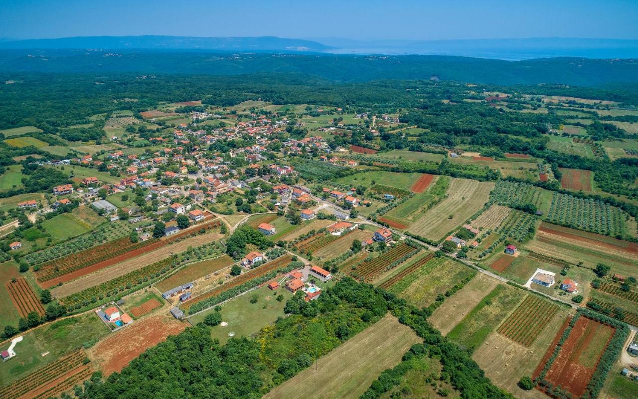 Villa Hacienda Rosemary à Muntić Extérieur photo