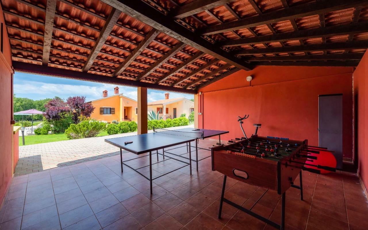 Villa Hacienda Rosemary à Muntić Extérieur photo